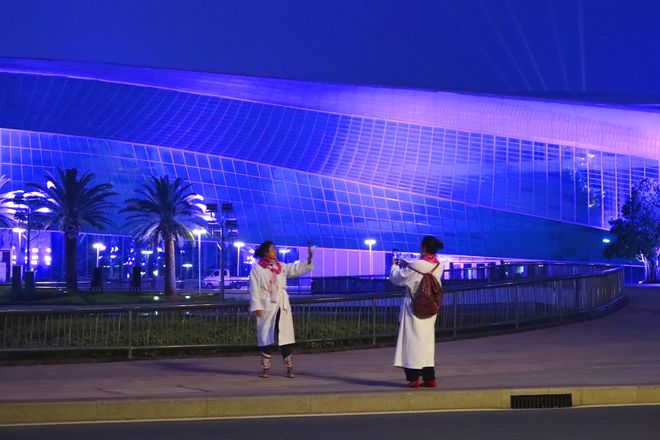 芒果体育海南岛气温骤降可害苦了海花岛上的游客这都是什么造型？(图10)