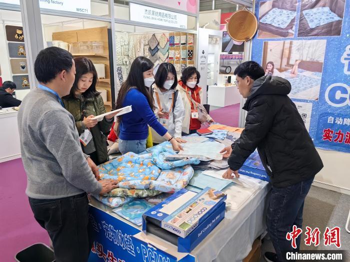 芒果体育第32届华交会：新品热销 展商欲拓多元市场(图2)